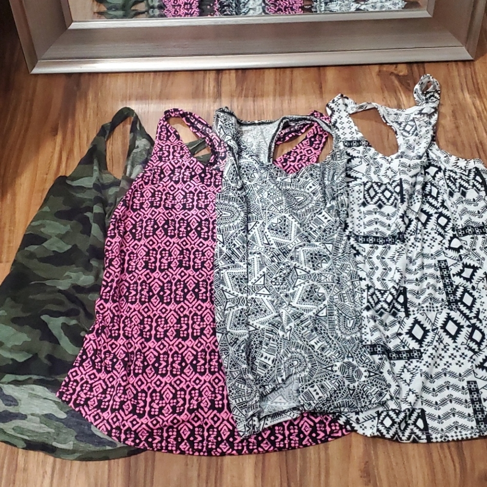 4 Printed tank tops